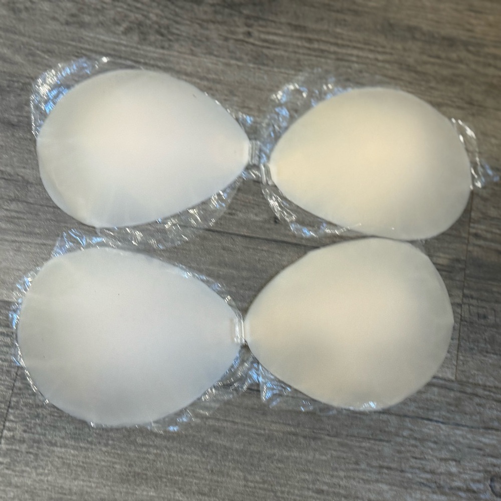 Strapless Adhesive Bra in Cream